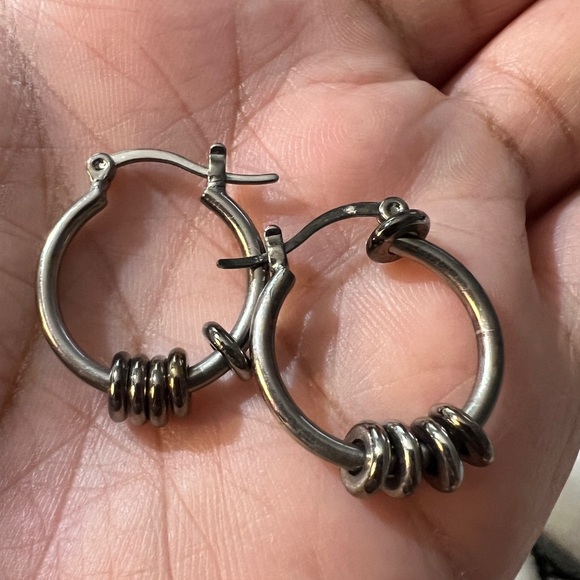 Elegant Gunmetal Silver Hoop Earrings - Picture 5 of 7